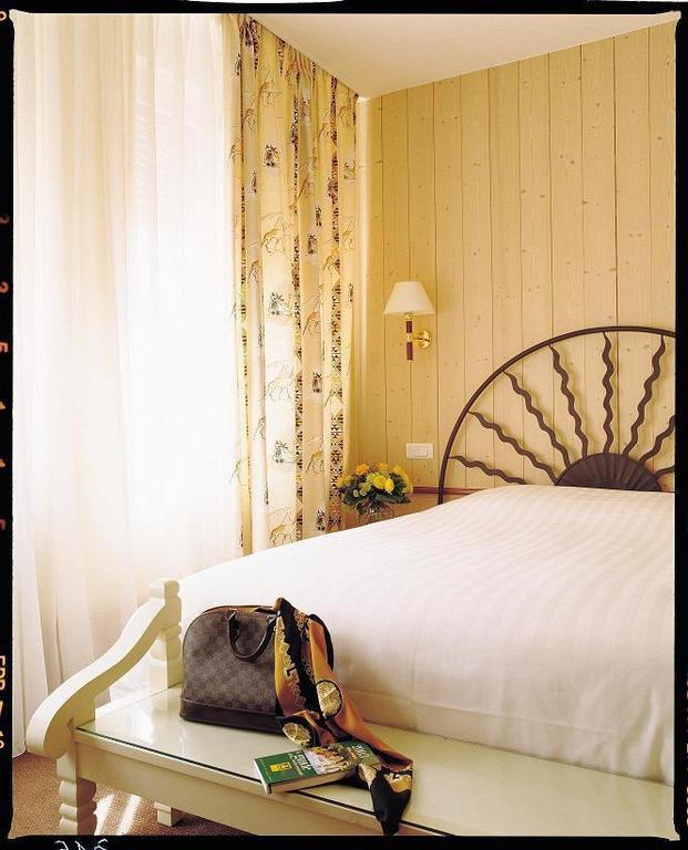 Hotel Restaurant "Le Strasbourg" ビッチュ エクステリア 写真